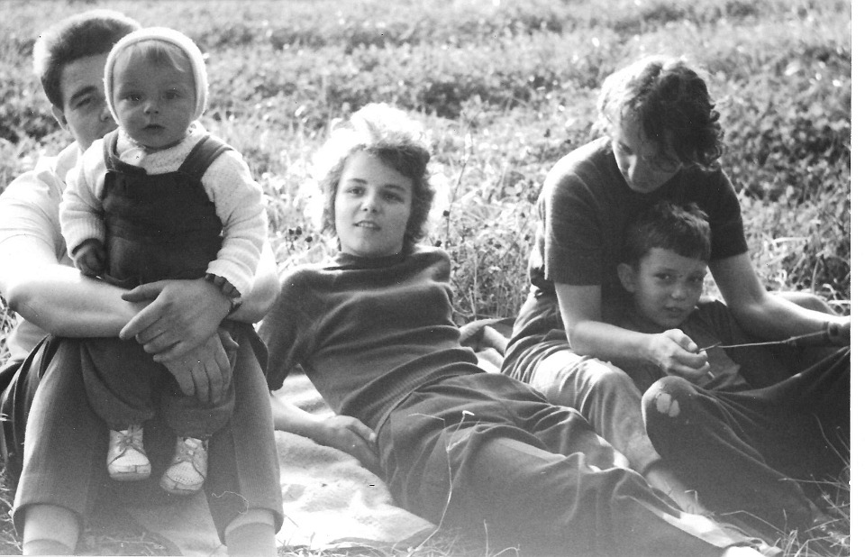 scan0007 -7 Simici, mama, Tomas